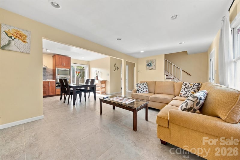 861 8th Street Pl SE, Hickory, NC 28602