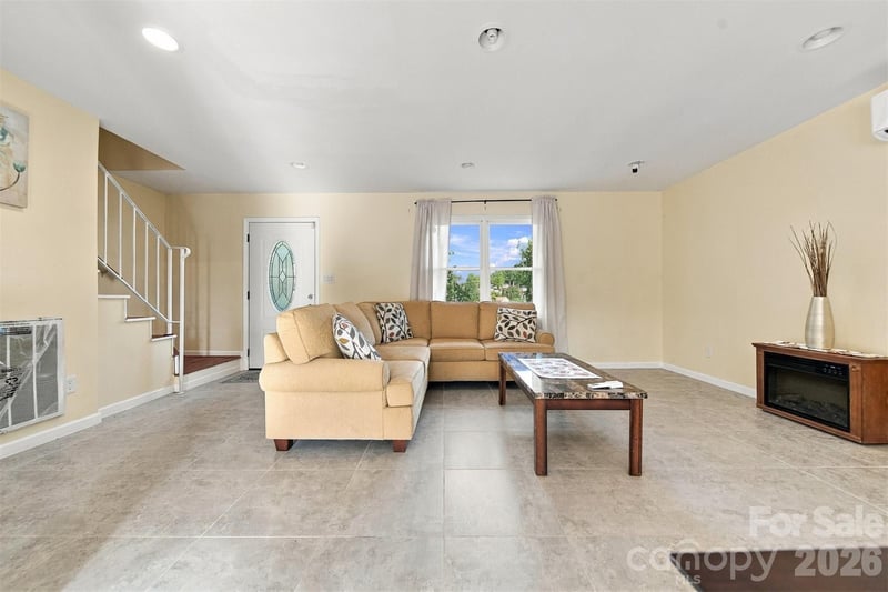 861 8th Street Pl SE, Hickory, NC 28602