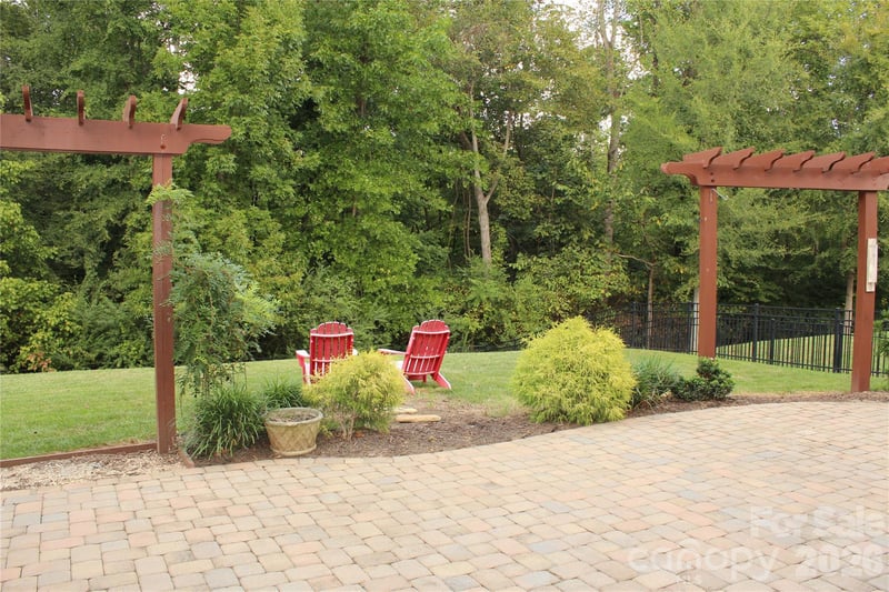 2950 Donegal Dr, Kannapolis, NC 28081