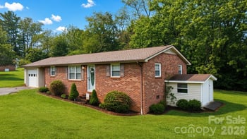 129 Automotive Ln, Hickory, NC 28601