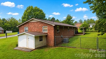 129 Automotive Ln, Hickory, NC 28601
