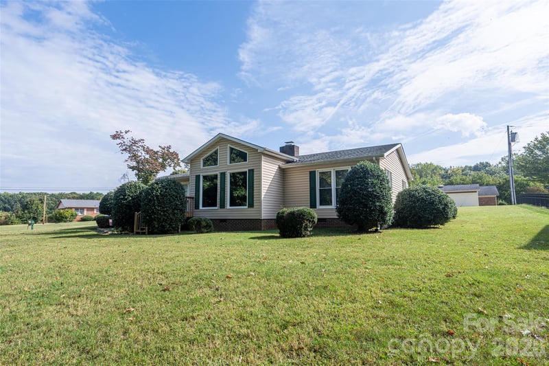 1440 Barbara Dr, Cherryville, NC 28021