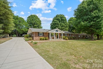 3328 Sulphur Springs Rd NE, Hickory, NC 28601