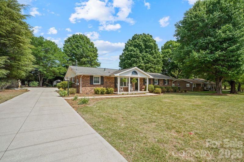 3328 Sulphur Springs Rd NE, Hickory, NC 28601