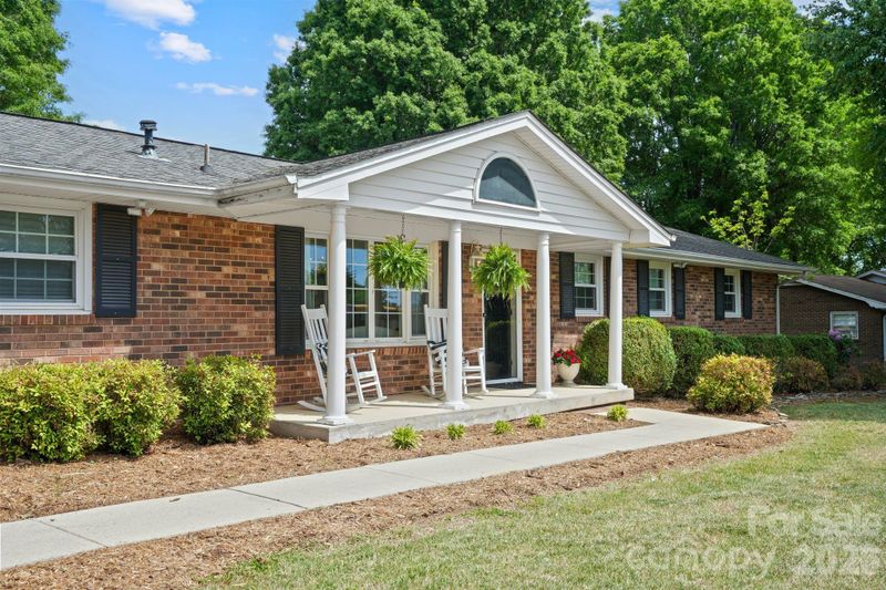 3328 Sulphur Springs Rd NE, Hickory, NC 28601
