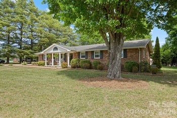 3328 Sulphur Springs Rd NE, Hickory, NC 28601