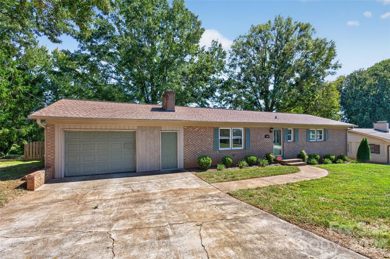120 Regal Cir, Mooresville, NC 28117