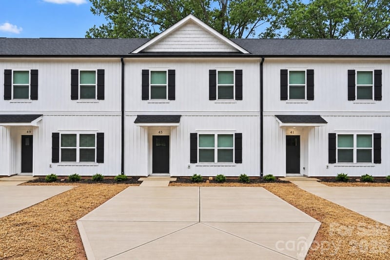 45 E 13th St, Newton, NC 28658