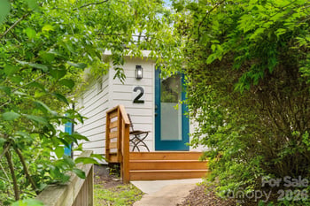 2 Laban Ln, Asheville, NC 28805