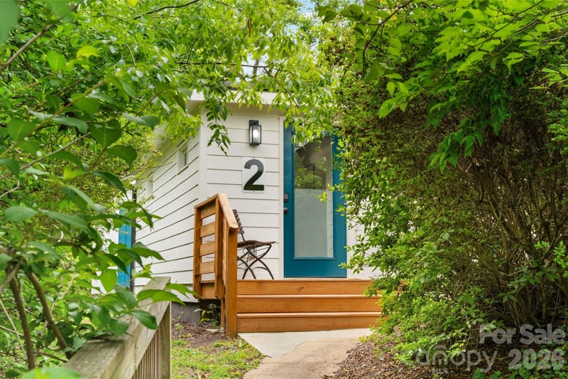 2 Laban Ln, Asheville, NC 28805