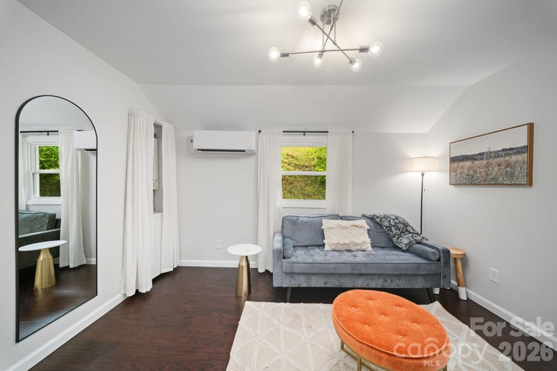 2 Laban Ln, Asheville, NC 28805