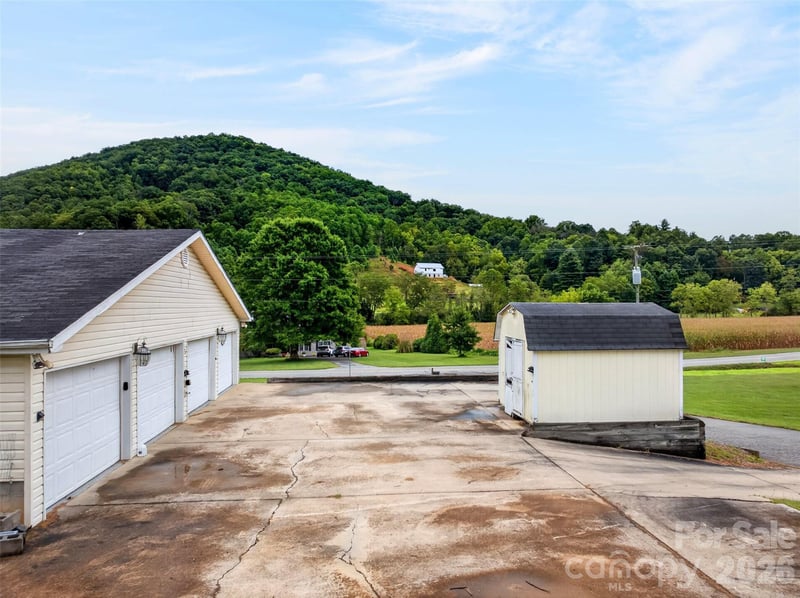 3 S Creek Dr, Leicester, NC 28748