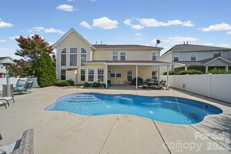 3604 Grovecreek Pond Dr, Concord, NC 28027