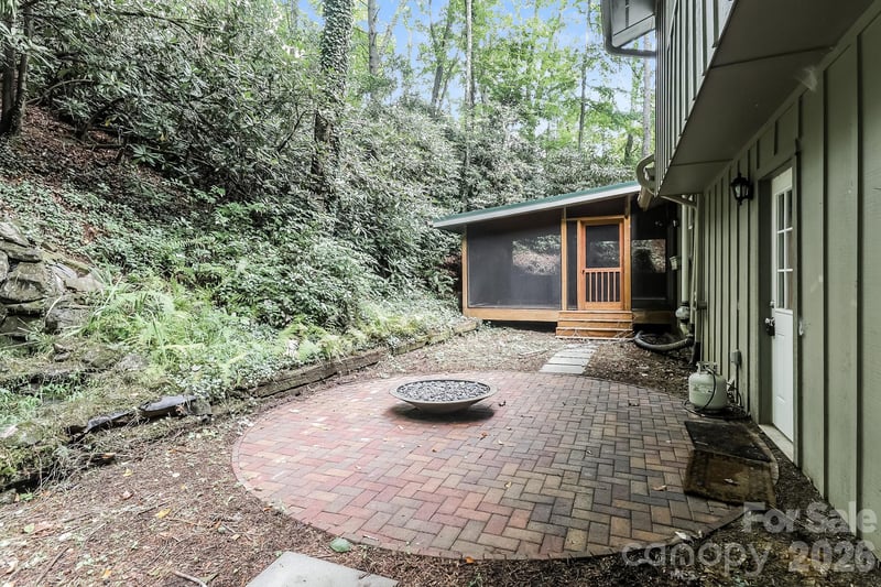 522 Glen Cannon Dr, Pisgah Forest, NC 28768