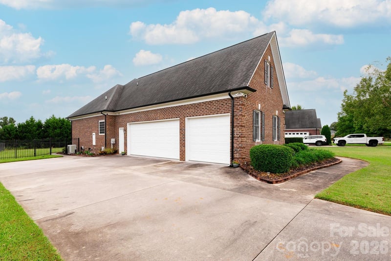 7060 Bovine Ln, Harrisburg, NC 28075