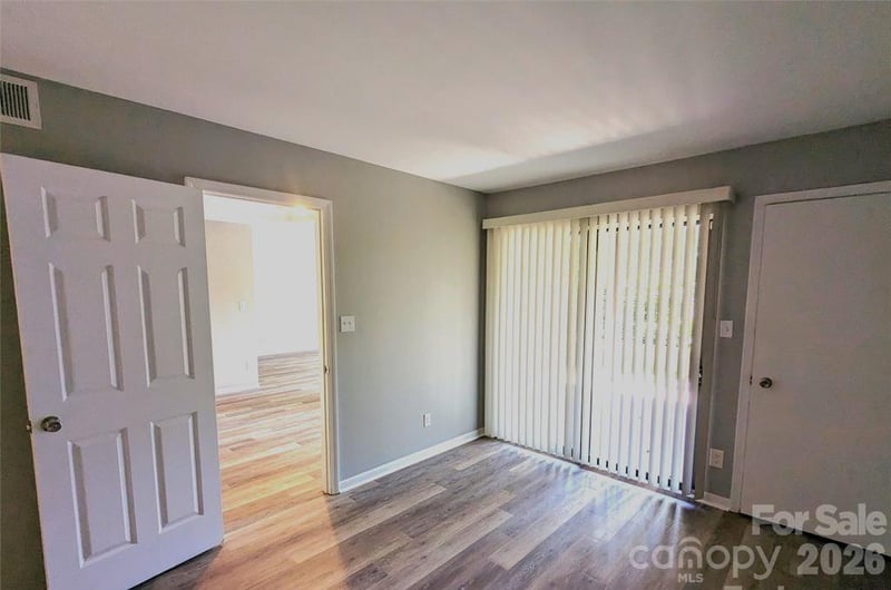 8021 Cedar Glen Dr, Charlotte, NC 28212