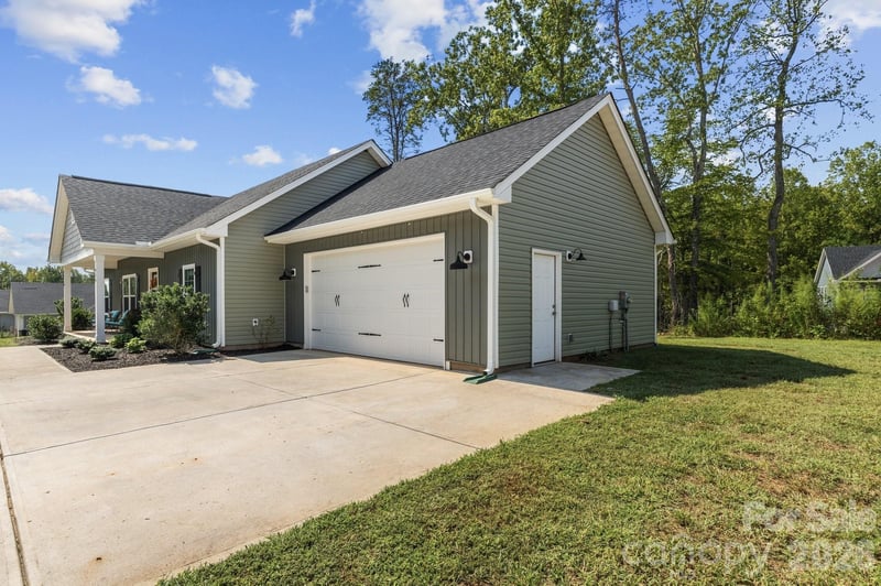 916 Westminster Dr #8, Statesville, NC 28677