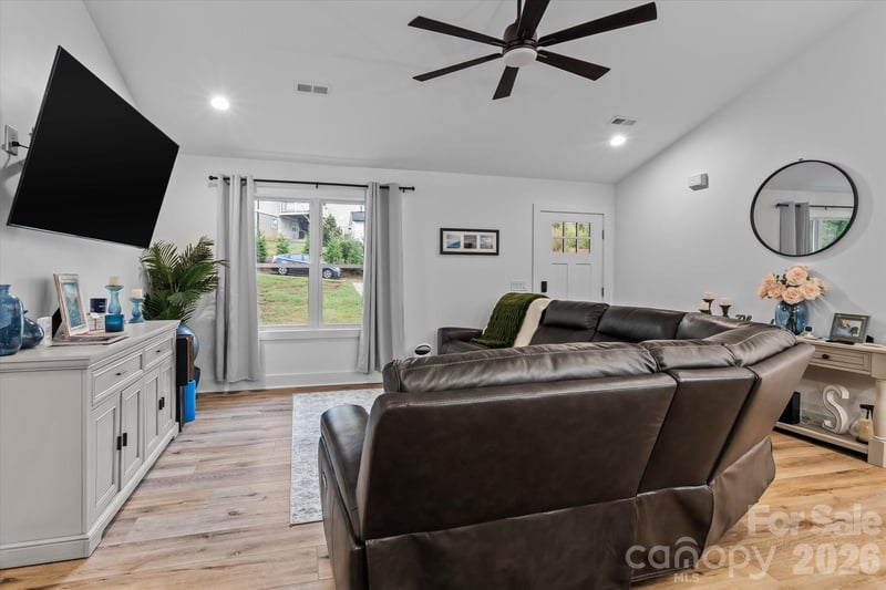 110 S Yadkin River Rd, Statesville, NC 28625