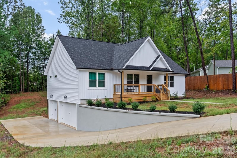 110 S Yadkin River Rd, Statesville, NC 28625