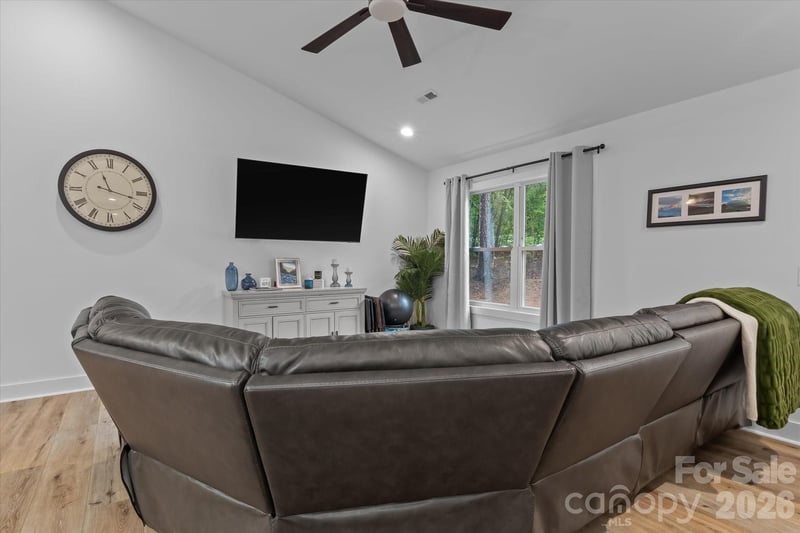110 S Yadkin River Rd, Statesville, NC 28625