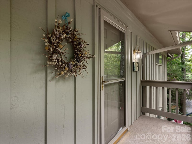 15 Cedarbrook Dr, Laurel Park, NC 28739