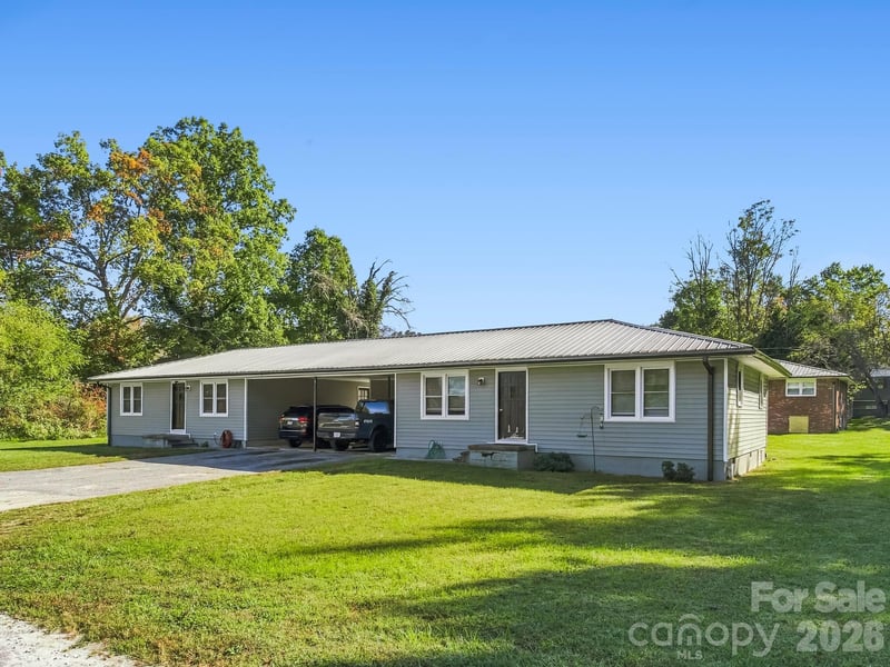 17 Randolph Ave, Flat Rock, NC 28731