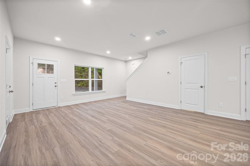 610 W Lewis St, Dallas, NC 28034
