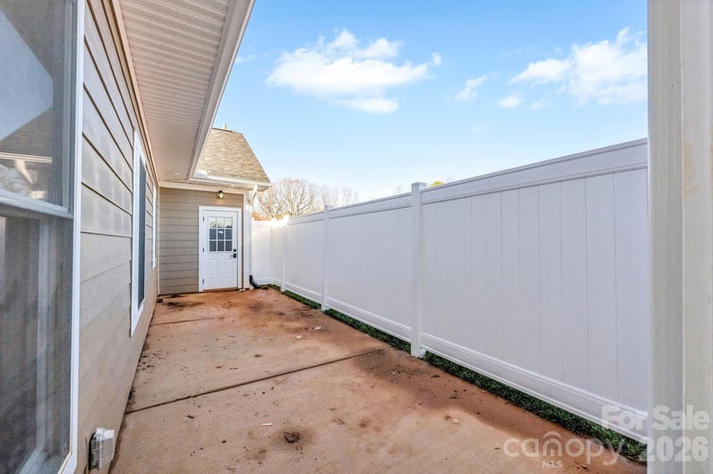2111 24th Street Ln SE, Hickory, NC 28602