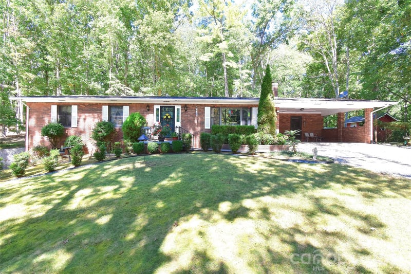39 Maynard Rd, Candler, NC 28715
