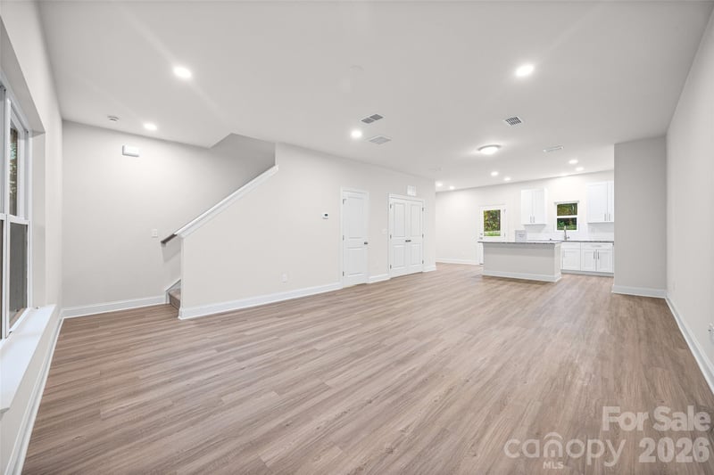 608 W Lewis St, Dallas, NC 28034