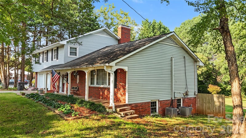 731 Club Dr, Statesville, NC 28677