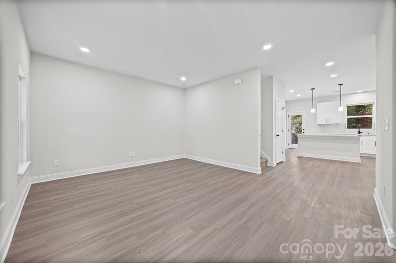 600 W Lewis St, Dallas, NC 28034
