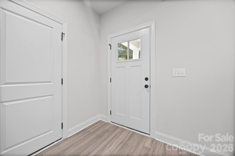 600 W Lewis St, Dallas, NC 28034