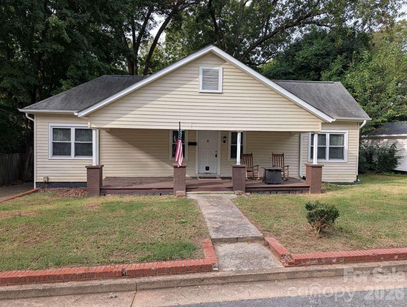 327 Aycock St NE, Concord, NC 28025