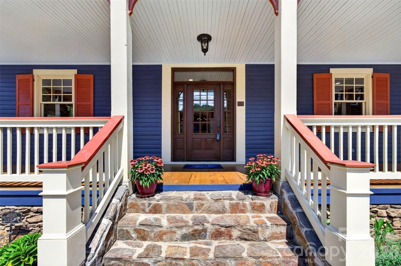 39 S Main St, Marshall, NC 28753