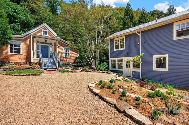 39 S Main St, Marshall, NC 28753