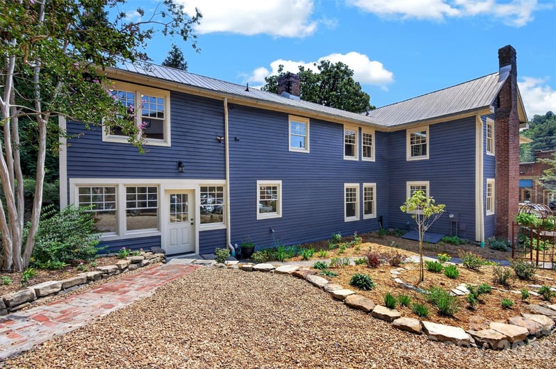 39 S Main St, Marshall, NC 28753