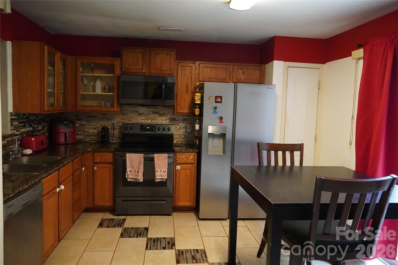 2740 Meadow Knoll Dr, Charlotte, NC 28269