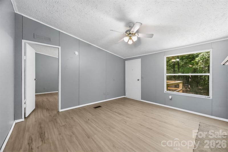 1325 Smith Woods Ln, Hickory Grove, SC 29717