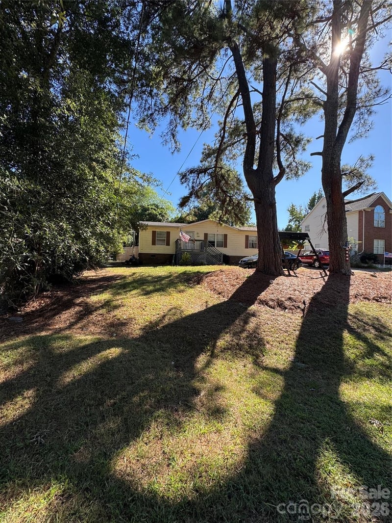 701 Friendship Dr, Matthews, NC 28105