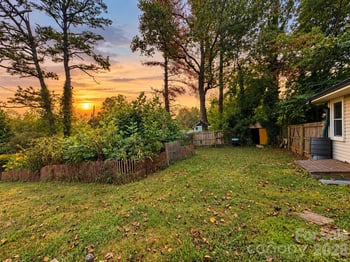 126 Stradley Mountain Rd, Asheville, NC 28806
