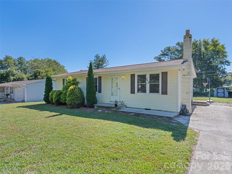 1188 Eastbrook Dr, Hendersonville, NC 28720