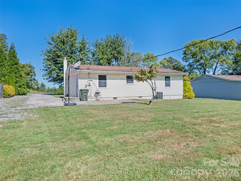 1188 Eastbrook Dr, Hendersonville, NC 28720