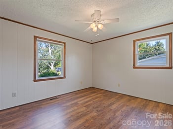 1188 Eastbrook Dr, Hendersonville, NC 28720