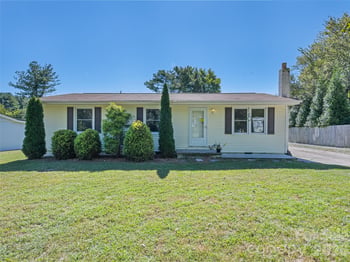 1188 Eastbrook Dr, Hendersonville, NC 28720