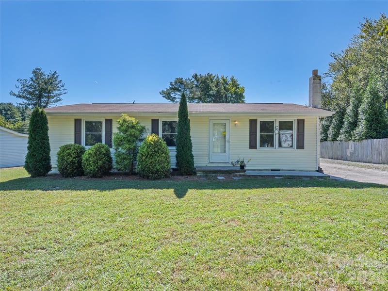 1188 Eastbrook Dr, Hendersonville, NC 28720