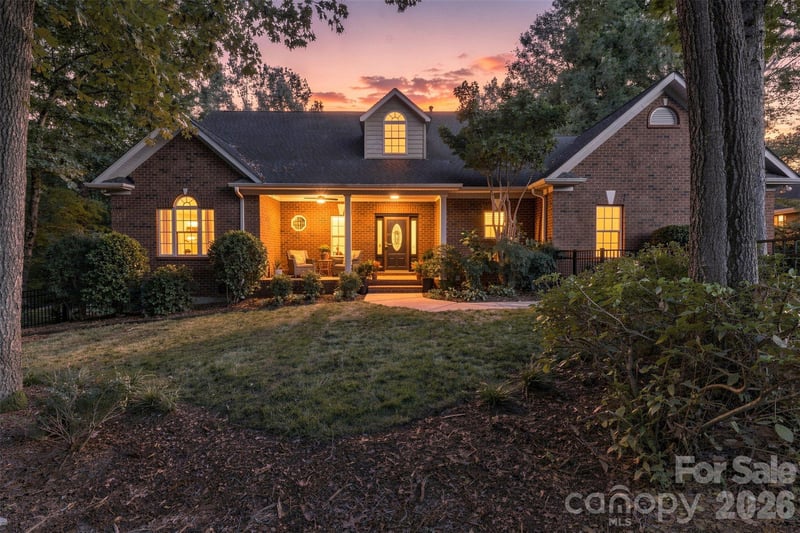 232 Pebble Stone Ln, Matthews, NC 28104