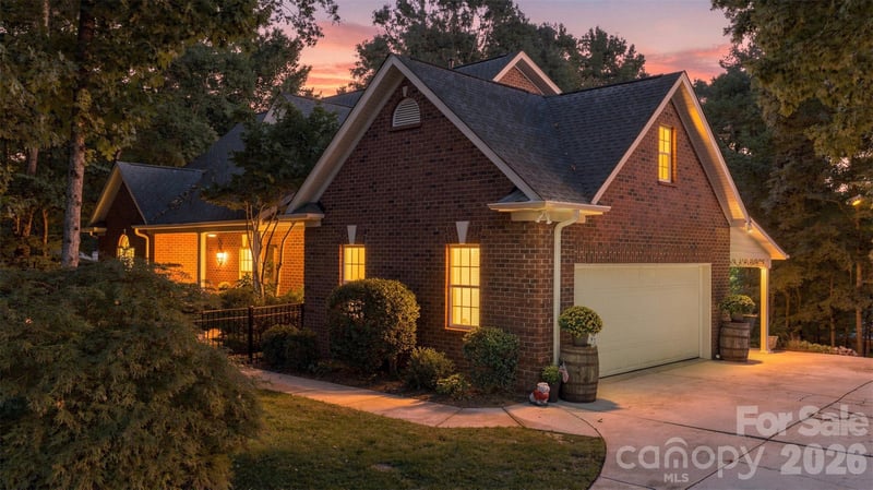 232 Pebble Stone Ln, Matthews, NC 28104