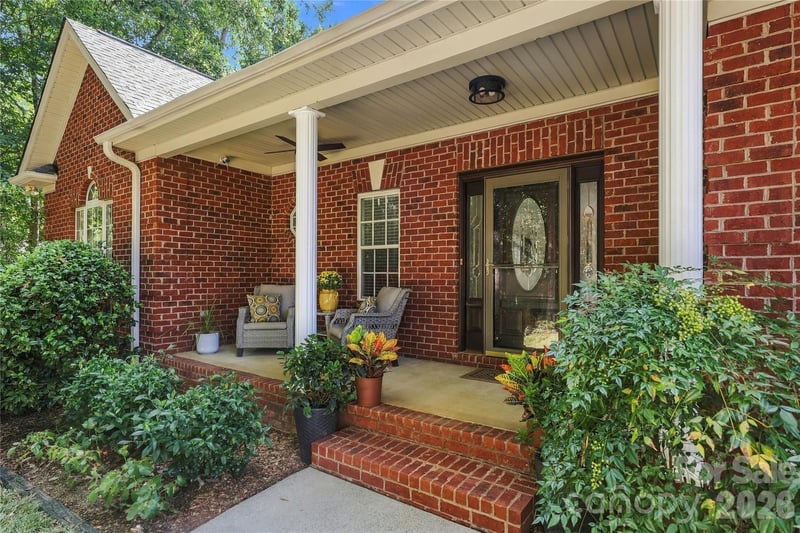 232 Pebble Stone Ln, Matthews, NC 28104