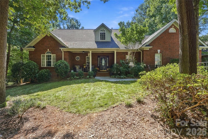 232 Pebble Stone Ln, Matthews, NC 28104